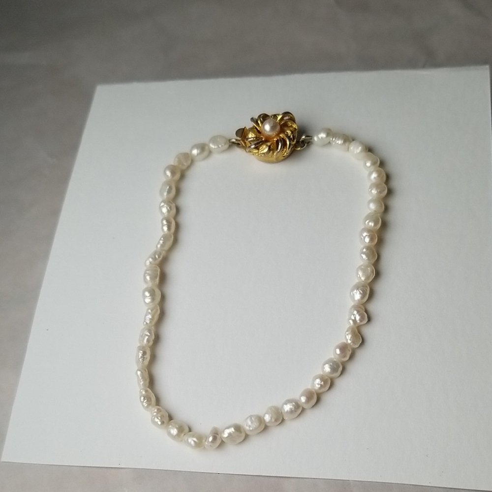 Dainty Pearl Clasp Bracelet